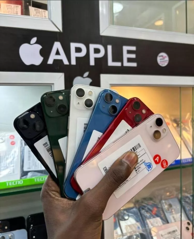 iPhone 13 simple quasi neuf