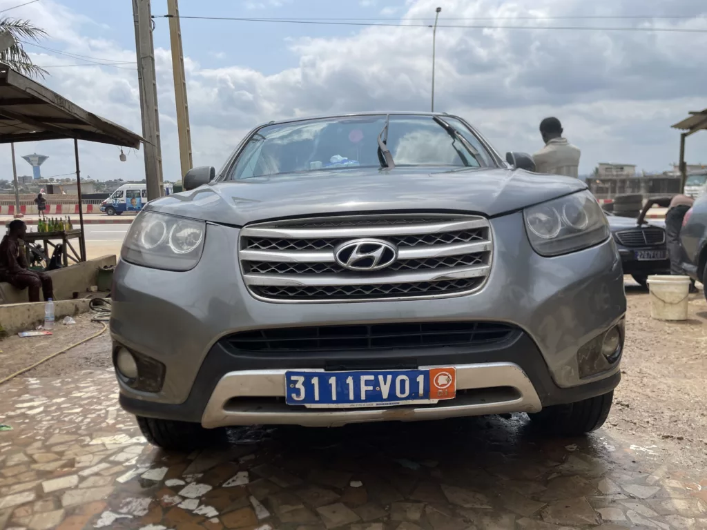 RAPIDE HYUNDAI SANTA _FE 2011 Boîte automatique Consommation Essence ⛽️ 6 cylindres Tout papier à jour Prix 6000000revoir