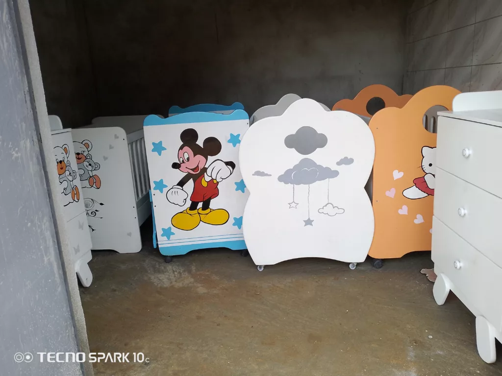 BERCEAUX -PLACARDS -COMMODES