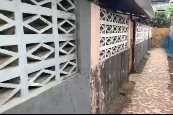 Vente à Abobo Dokui : cour 4 portes