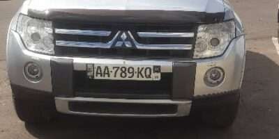 Location Mitsubishi Pajero 7 places assises avec chauffeur