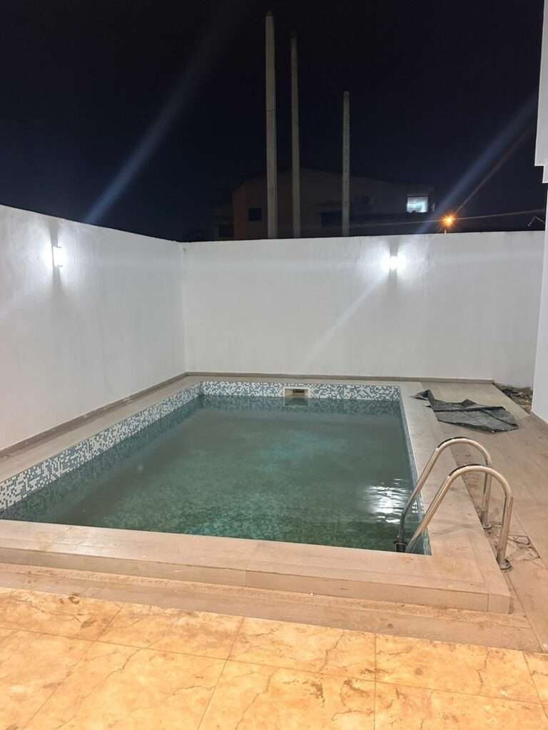 EN VENTE VILLA DUPLEX DE 08 PIÈCES AVEC PISCINE A ANGRÉ GESTOCI
