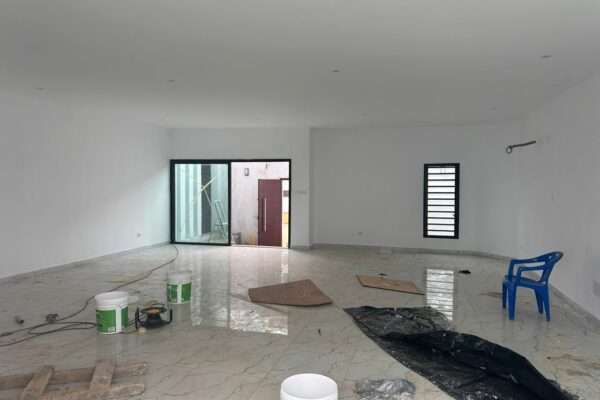 EN VENTE VILLA DUPLEX DE 08 PIÈCES AVEC PISCINE A ANGRÉ GESTOCI