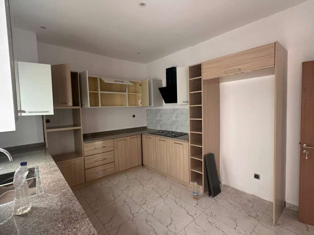 EN VENTE VILLA DUPLEX DE 08 PIÈCES AVEC PISCINE A ANGRÉ GESTOCI