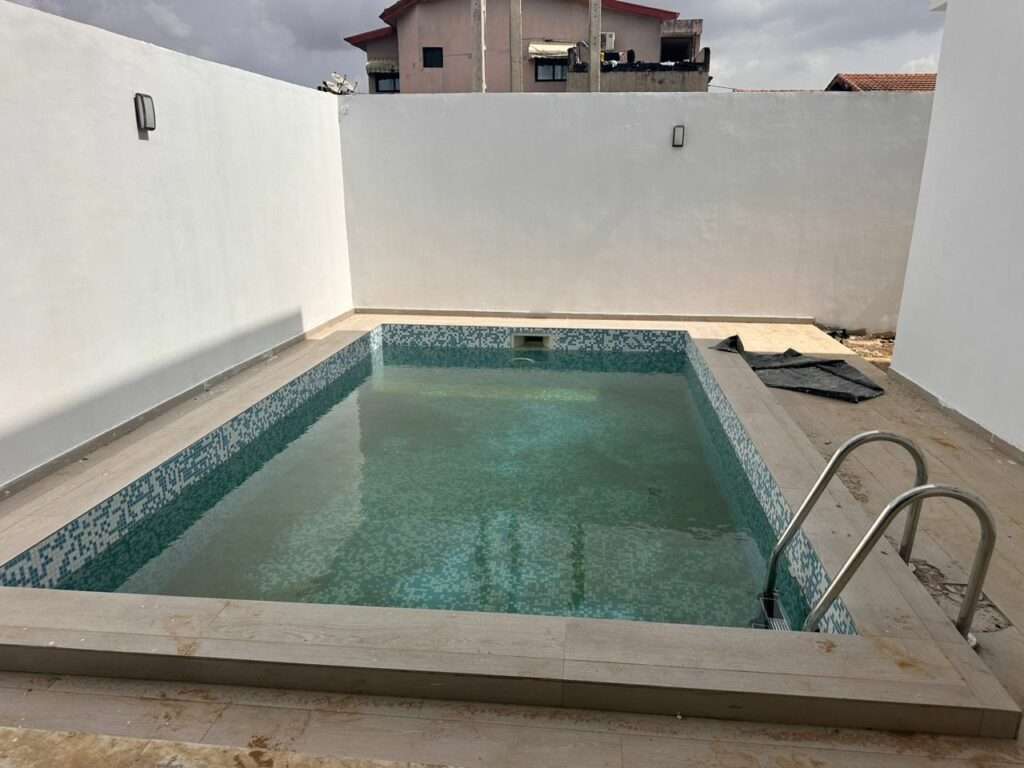 EN VENTE VILLA DUPLEX DE 08 PIÈCES AVEC PISCINE A ANGRÉ GESTOCI
