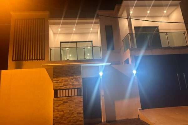 EN VENTE VILLA DUPLEX DE 08 PIÈCES AVEC PISCINE A ANGRÉ GESTOCI