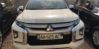 Mitsubishi 4x4 L200 neuf boite auto diesel