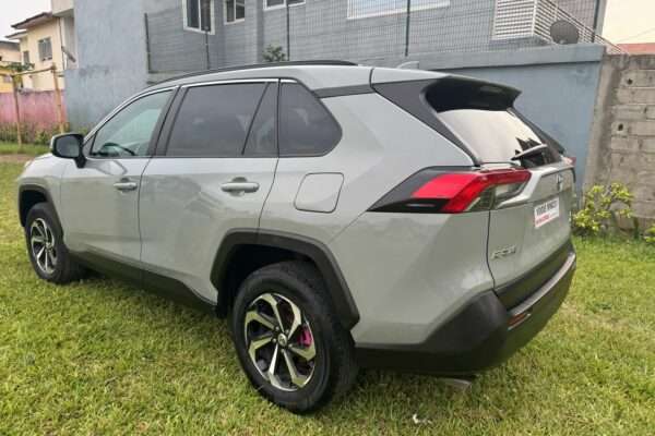 Vente voiture Rav 4 2019/2020 (Hors taxe)