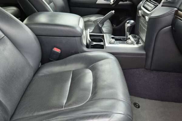 Toyota Land CRUISER 2017 diesel V8 7 places assises
