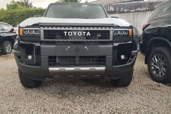 Toyota Land Cruiser Prado black édition neuf 2025