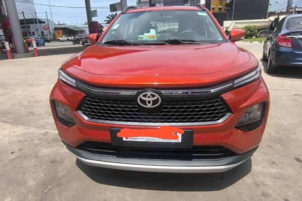 Toyota starlet Cross année 2025 boite automatique