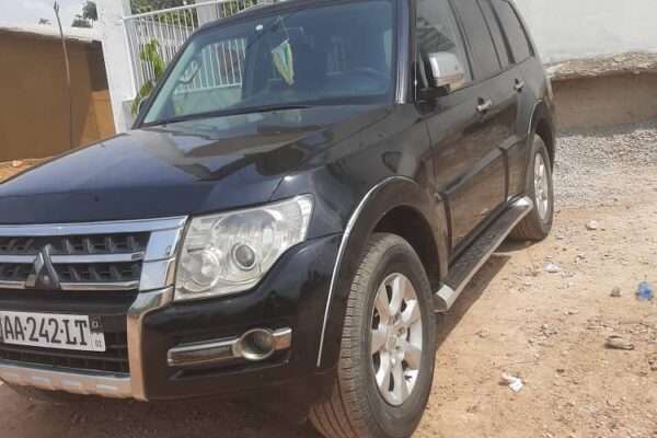 À louer Mitsubishi Pajero 7 places assises V6