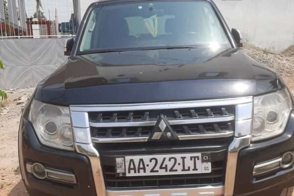 À louer Mitsubishi Pajero 7 places assises V6