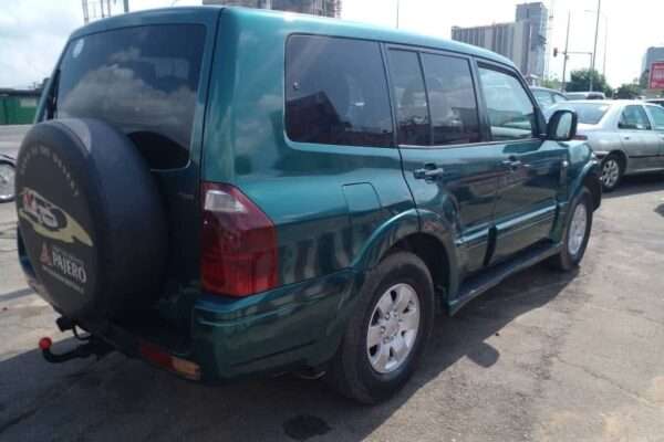 Location Mitsubishi Pajero 7 places assises avec chauffeur
