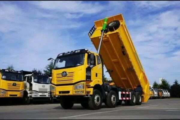 à vendre camion poids lourds neuf benne, citerne, plateau